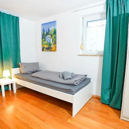 Bege Teamhome Lejlighed *