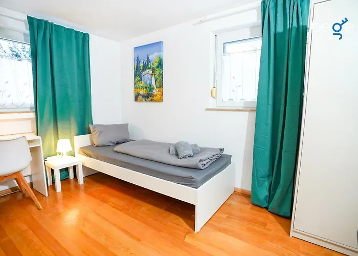 Bege Teamhome Lejlighed *