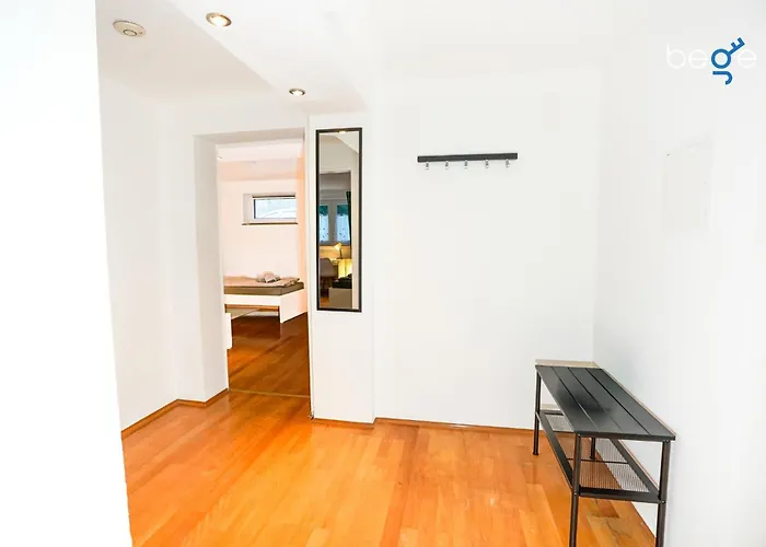 Bege Teamhome Lejlighed *